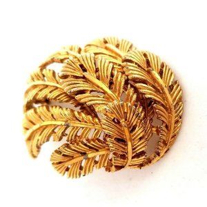 CAPRI Leaf Feather Pin Brooch Bright Gold Tone Highly Textured Vintage 1950s